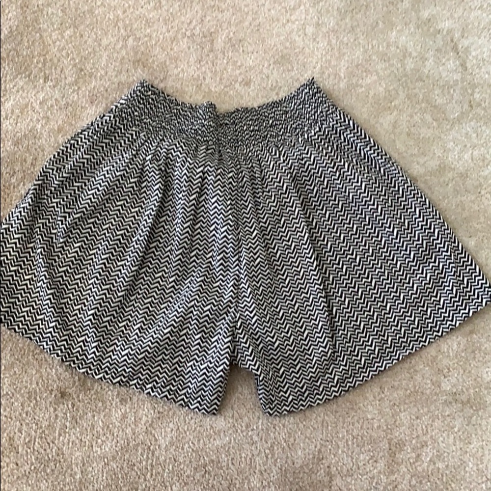 American Eagle pull on zig zag printed short NWT - image 2